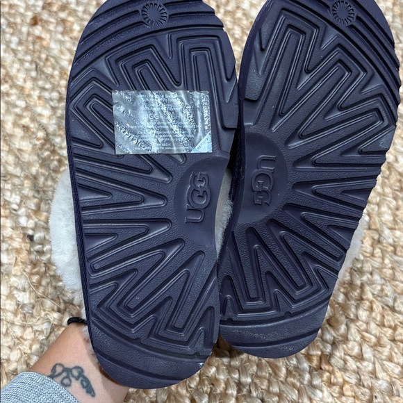 UGG Cozy II Iridescent Stars ⭐️ Slippers kids size 1 - Picture 4 of 7